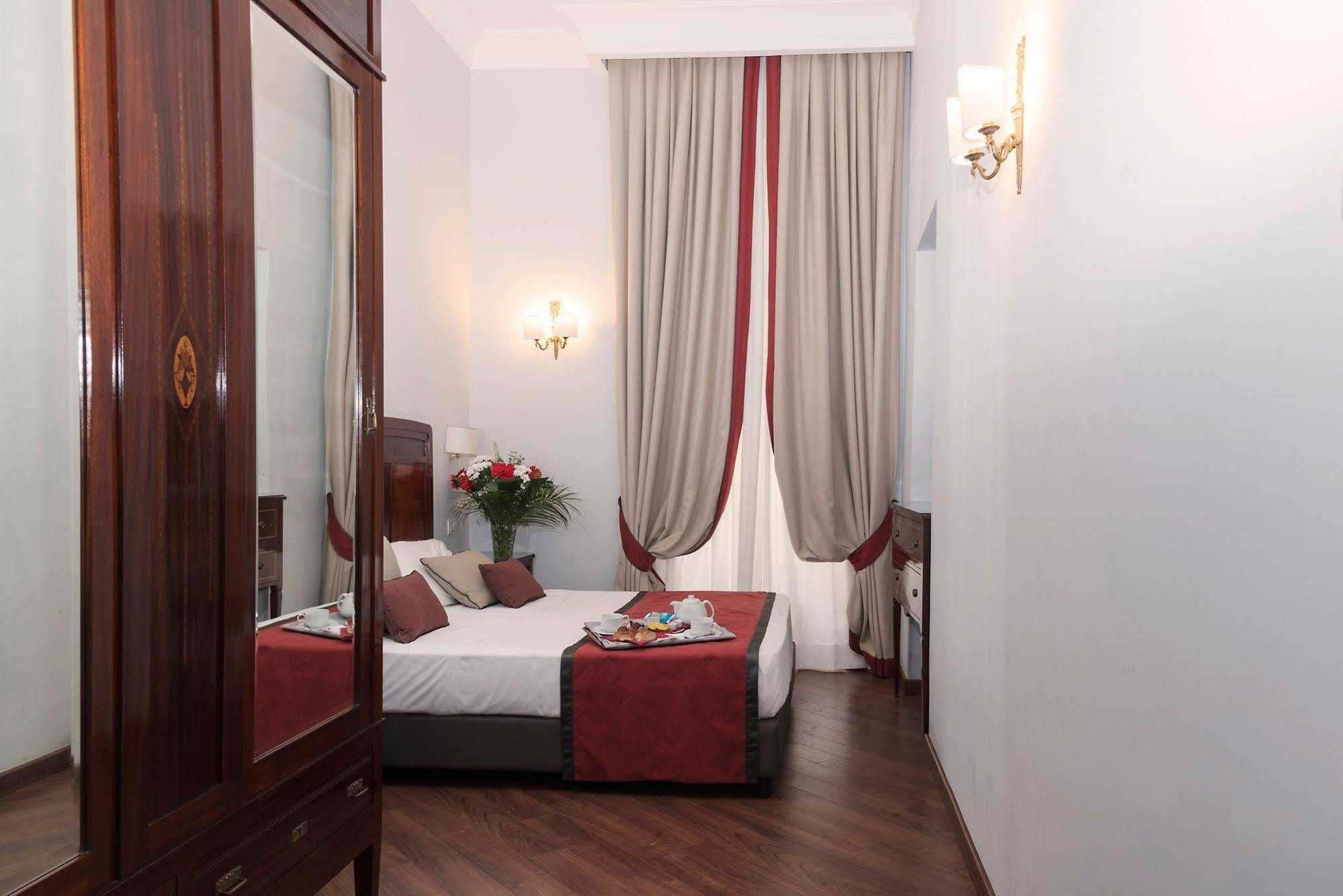 Palazzo Riario Sforza Hotell Napoli Eksteriør bilde